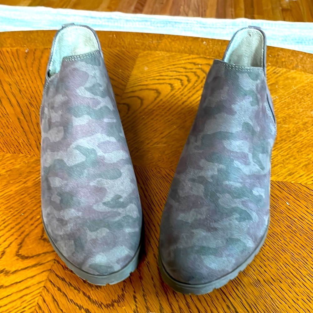Camo  pattern ankle boots